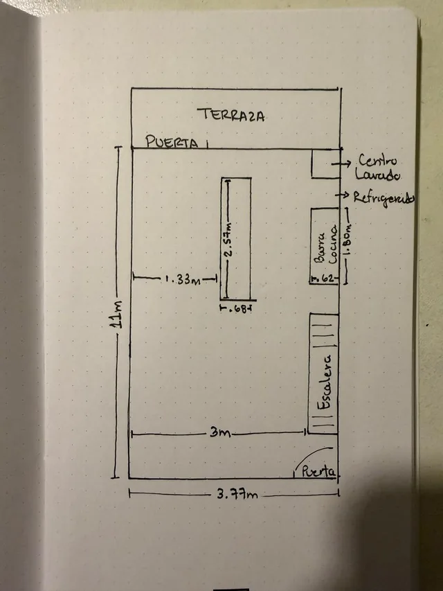 Una segunda foto de celular de la misma hoja con el croquis de la planta baja.